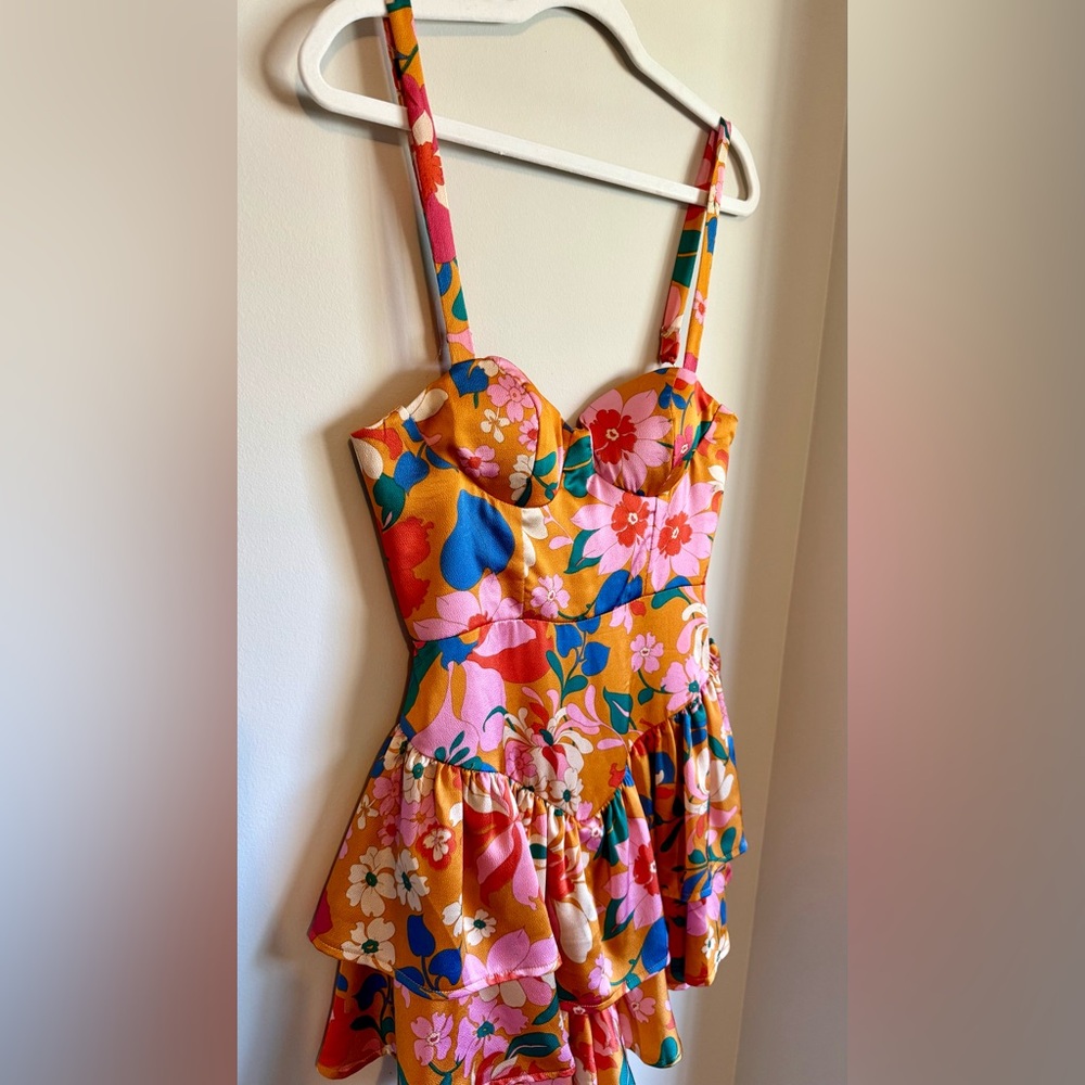 Hello Molly Tropical Floral Medium Women’s Tiered Romper Summer Spring Vacation - Picture 7 of 9